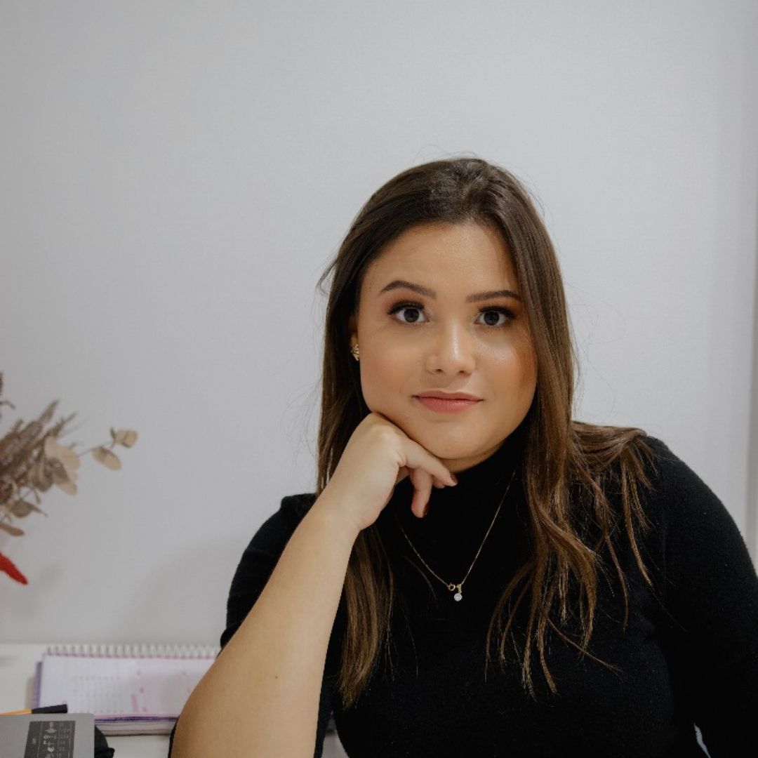 Larissa Oliveira | Psicóloga – PSI Terapia no Exterior